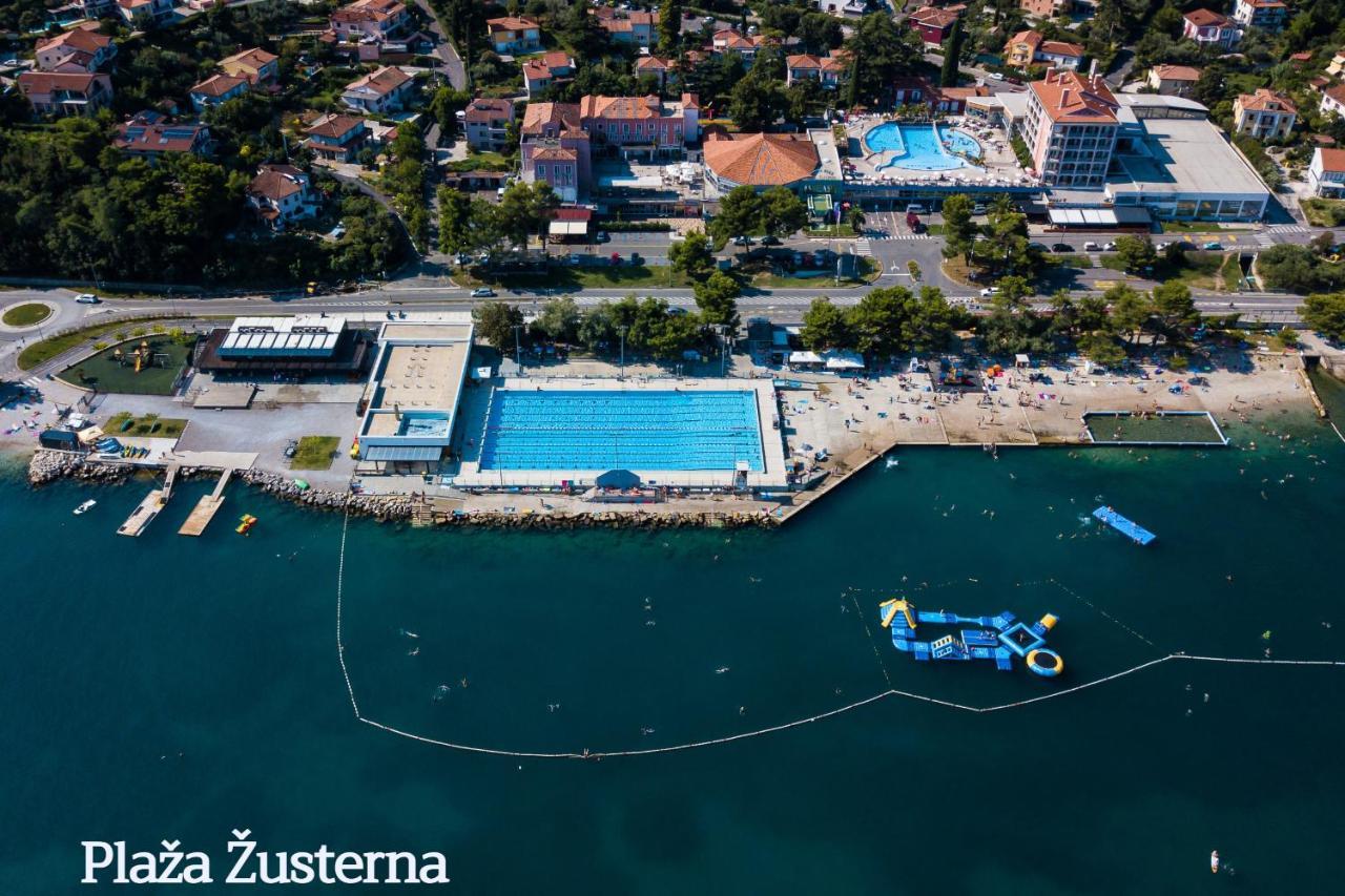 Apartma Zusterna Za Bazenom Koper Bagian luar foto