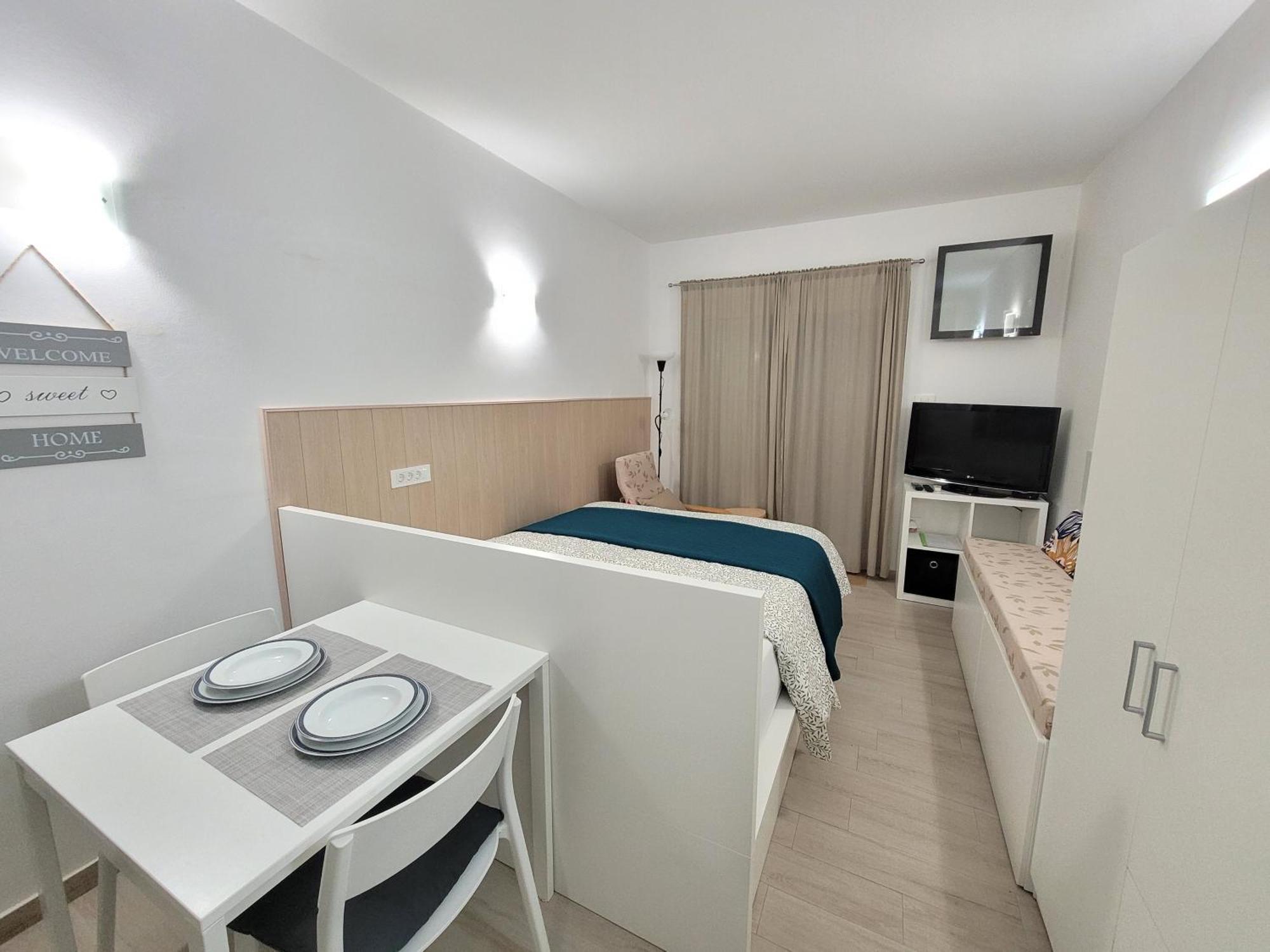Apartma Zusterna Za Bazenom Koper Bagian luar foto